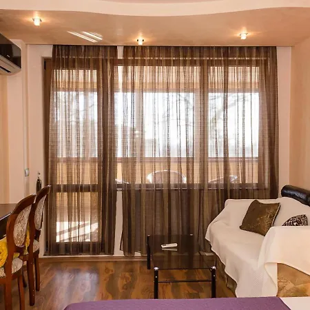 Apartman Gem 2bd Flat With Sunny Balcony By Flat Mаnager *